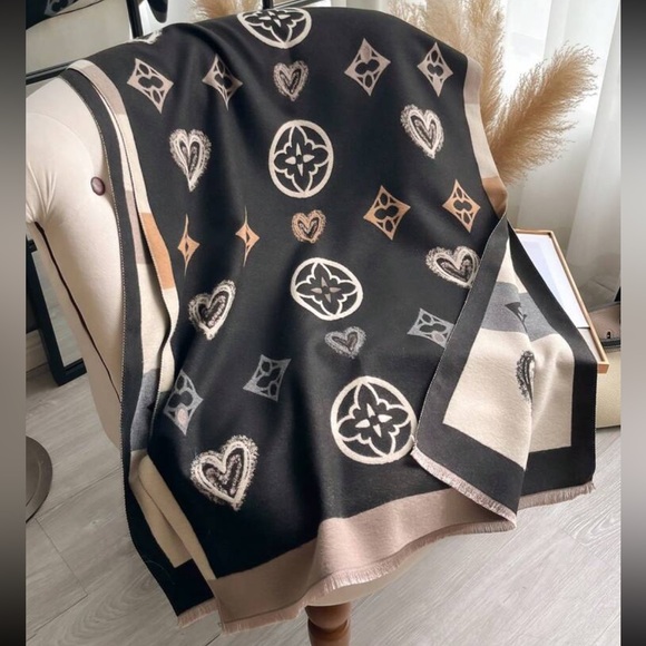 Luxe Comfy Alphabets Abstract Heart Print Wrap Scarf Shawl Black - Picture 6 of 9